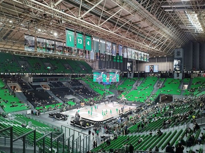 拉莫斯INS分享AI拥抱图，真实场景曾安慰梅西（封面配图）